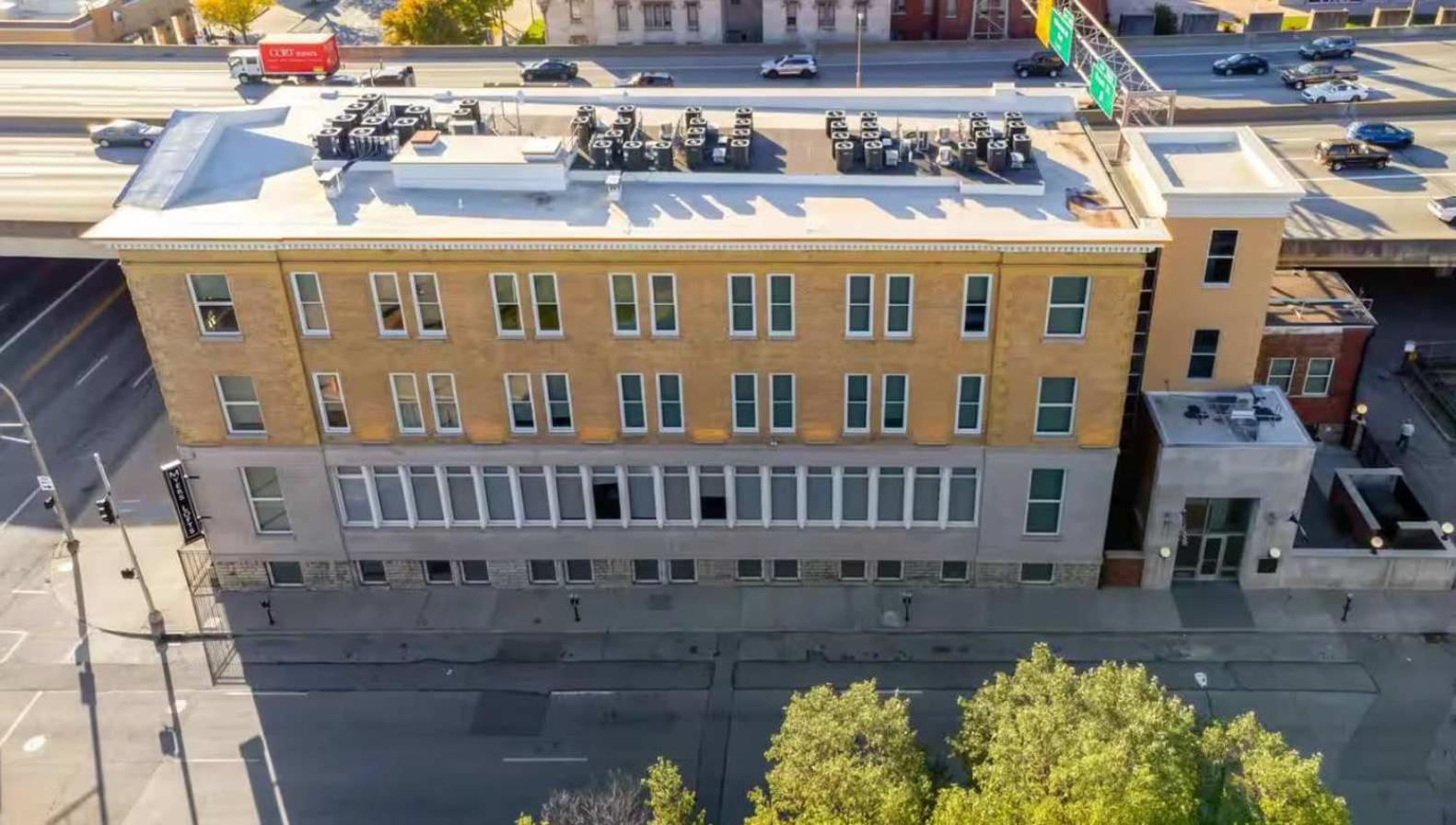 Cozy Unit With Free Parking Near Medical District